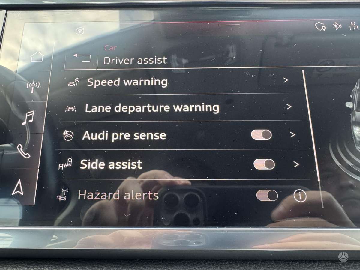 Audi Q3, 2.0 l., off-road / crossover