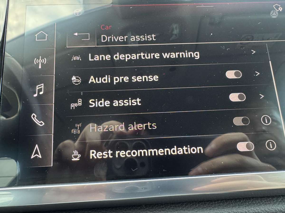 Audi Q3, 2.0 l., off-road / crossover