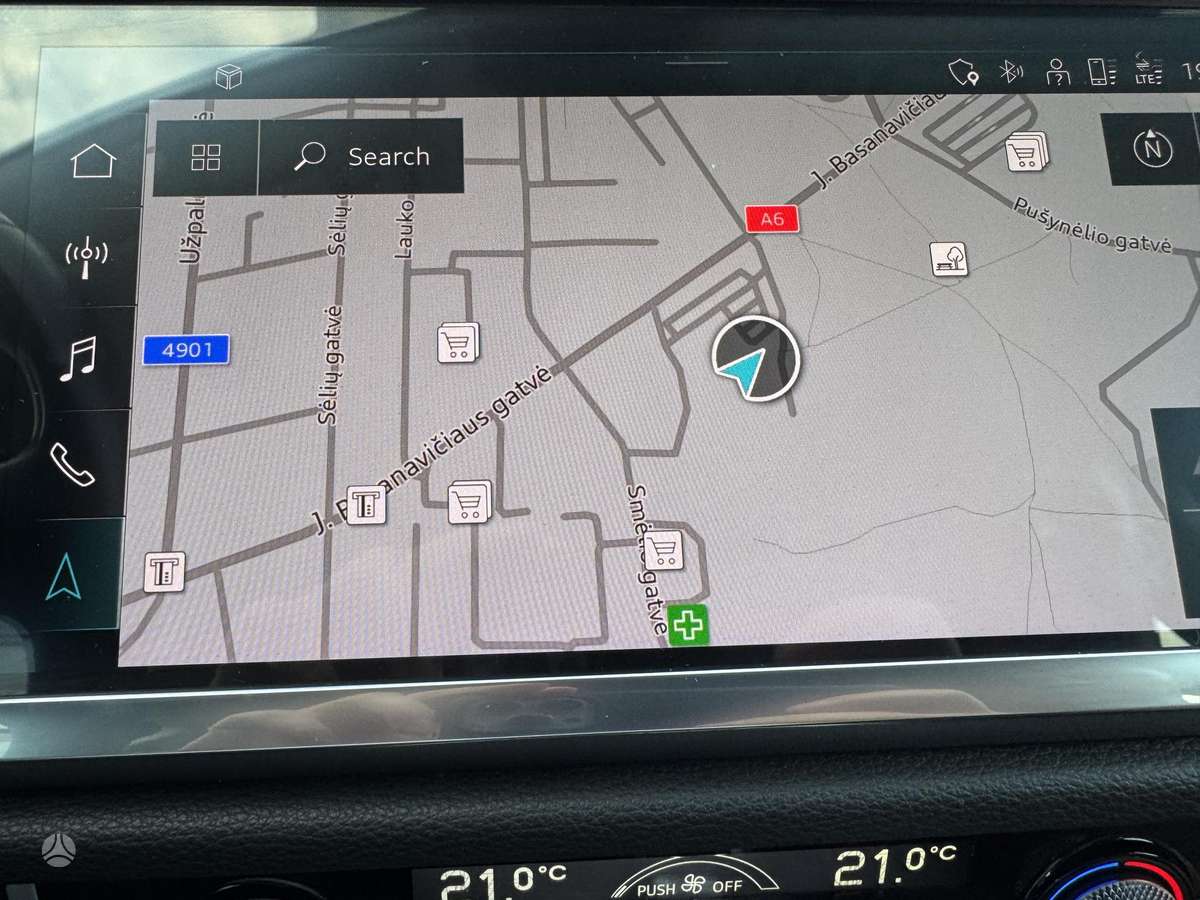 Audi Q3, 2.0 l., off-road / crossover