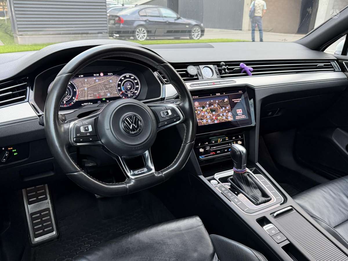 Volkswagen Passat - 11