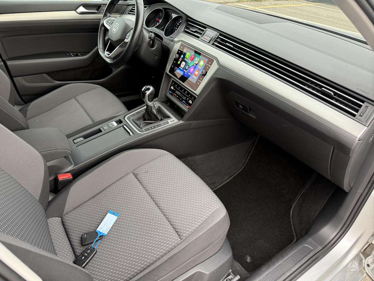 Volkswagen Passat - 9