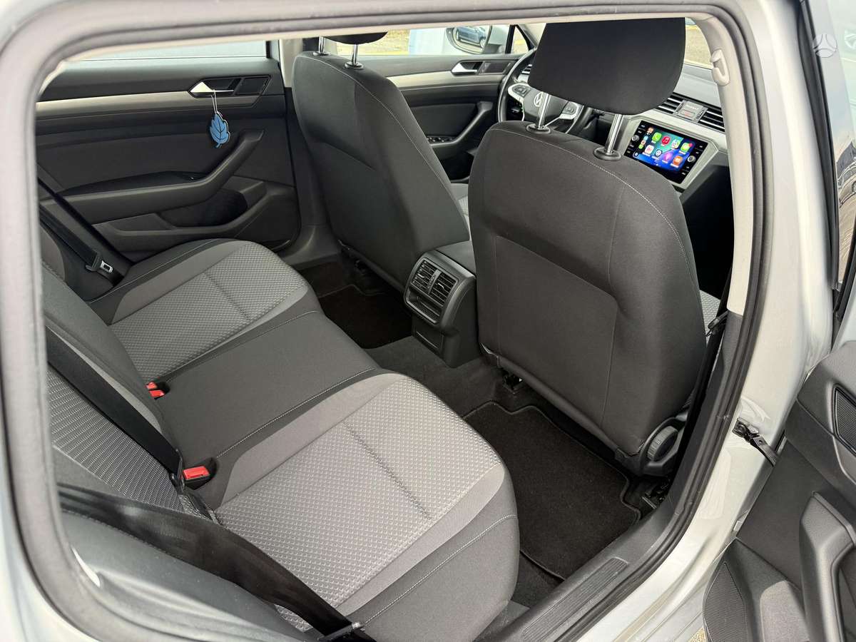 Volkswagen Passat - 11