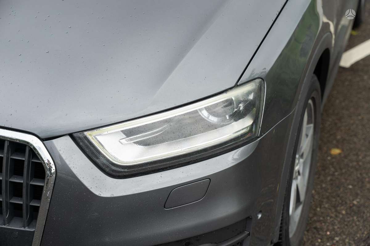 Audi Q3, 2.0 l., off-road / crossover