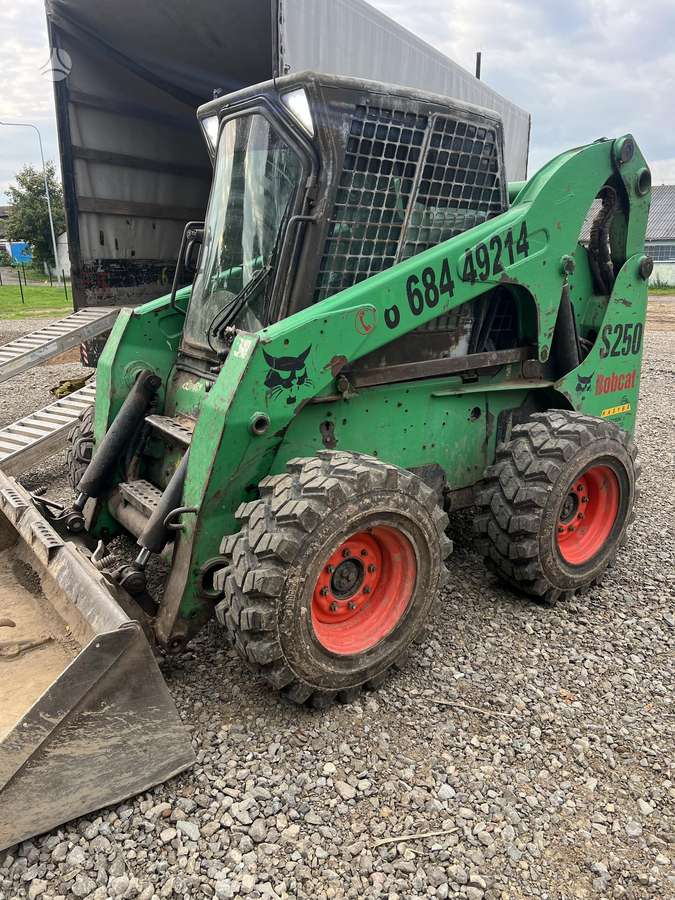 Bobcat S250, mini krautuvai