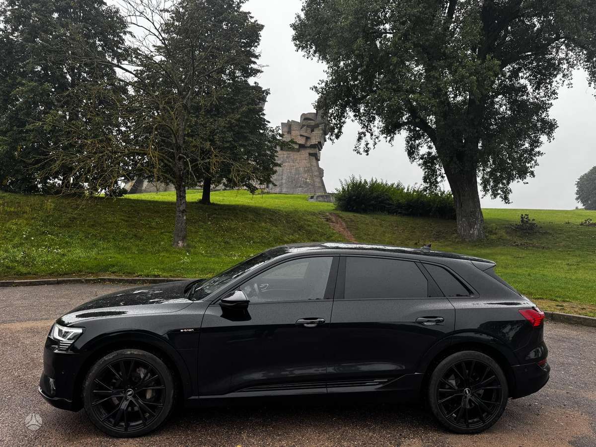 Audi e-tron, 95 kWh, off-road / crossover