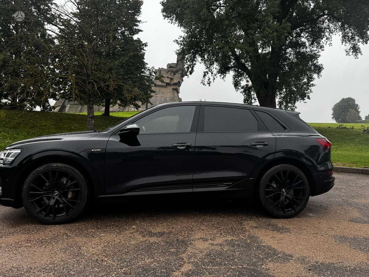 Audi e-tron, 95 kWh, off-road / crossover