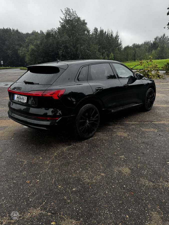 Audi e-tron, 95 kWh, off-road / crossover