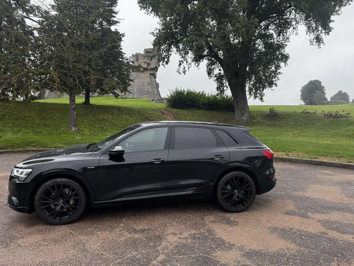 Audi e-tron, 95 kWh, off-road / crossover