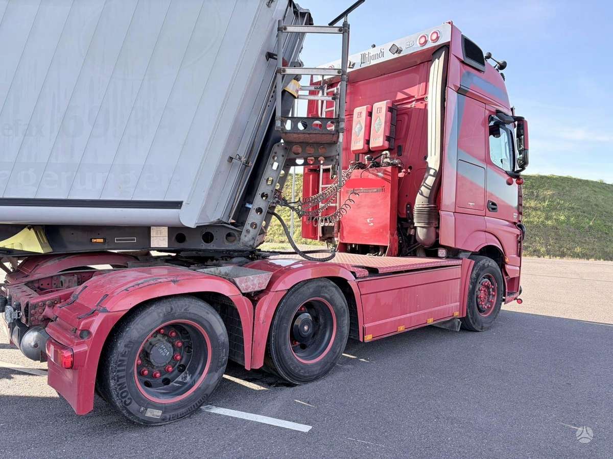 Mercedes-Benz Actros 2651 6x2, double sleeper