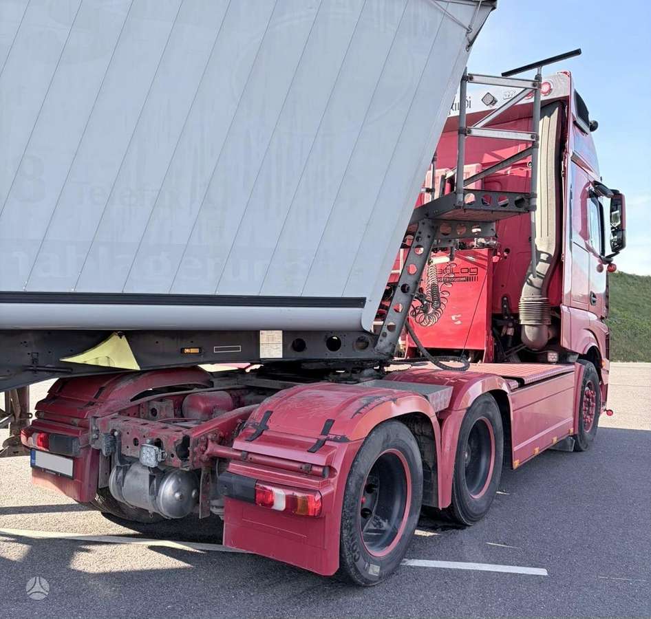 Mercedes-Benz Actros 2651 6x2, double sleeper