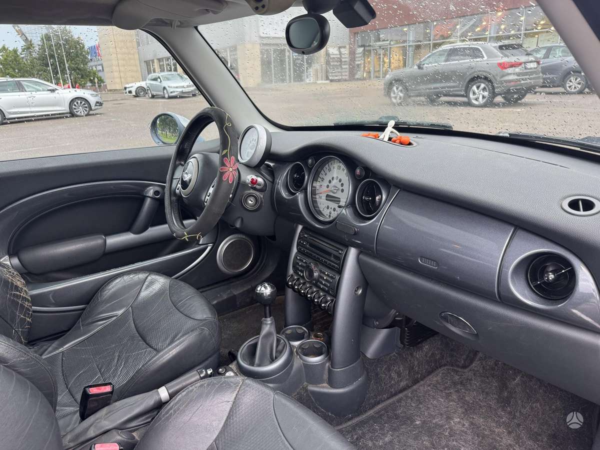 Mini Cooper, 1.6 l., hatchback