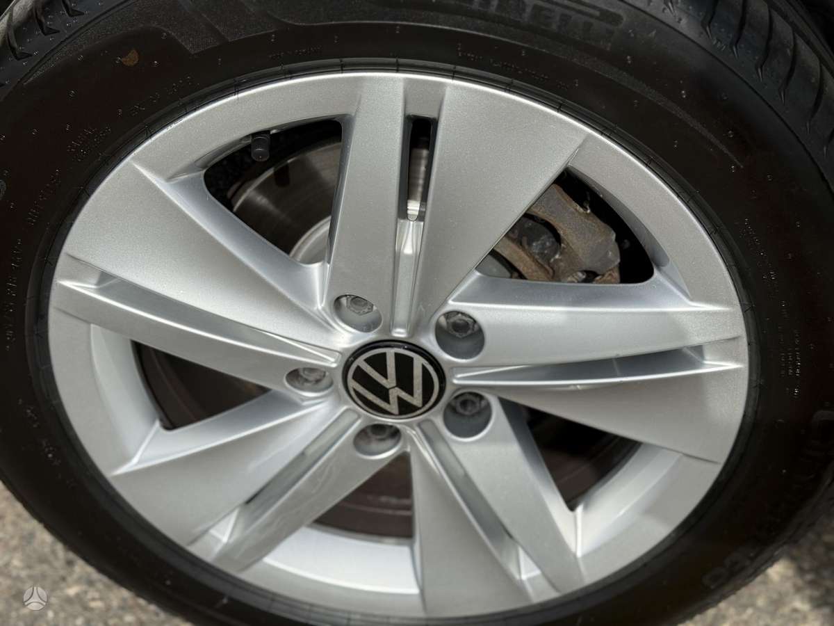 Volkswagen Golf - 10
