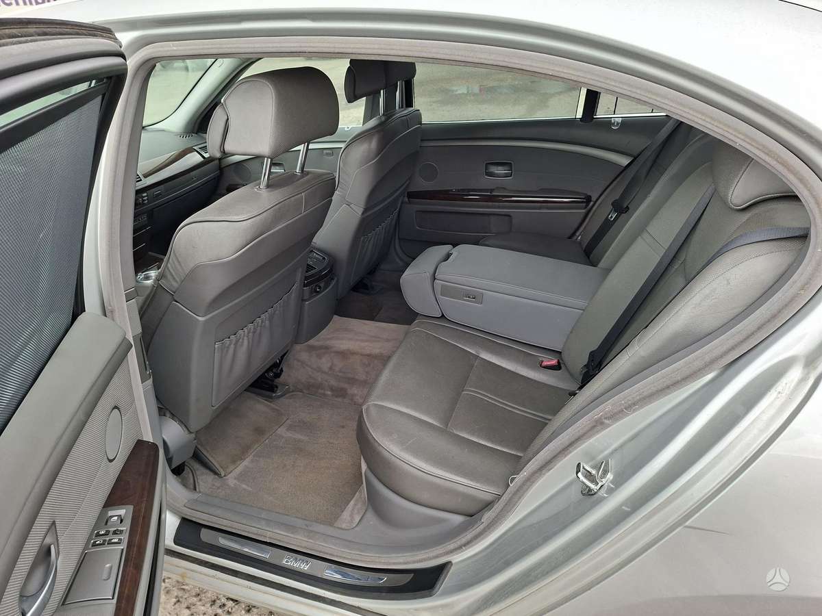 BMW 745, 4.4 l., Седан