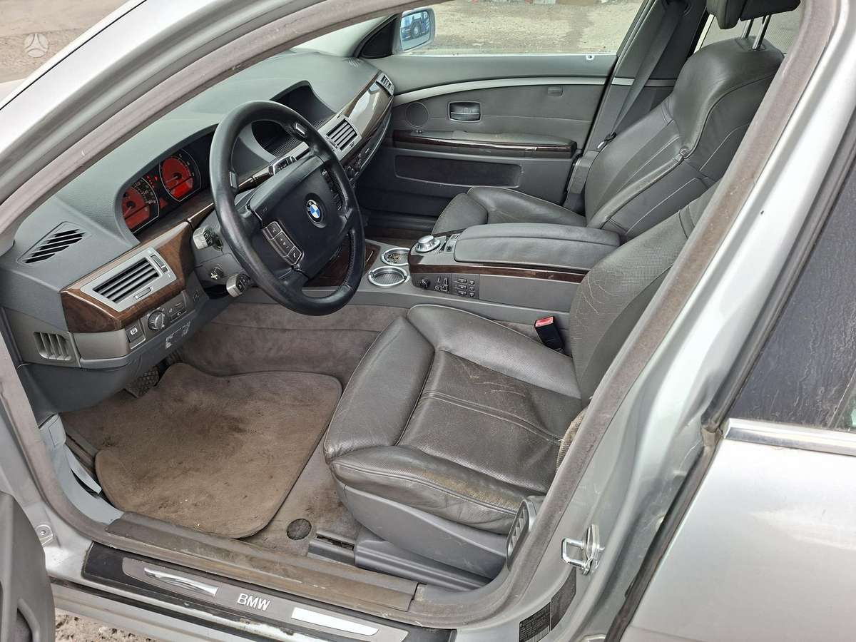 BMW 745, 4.4 l., Седан