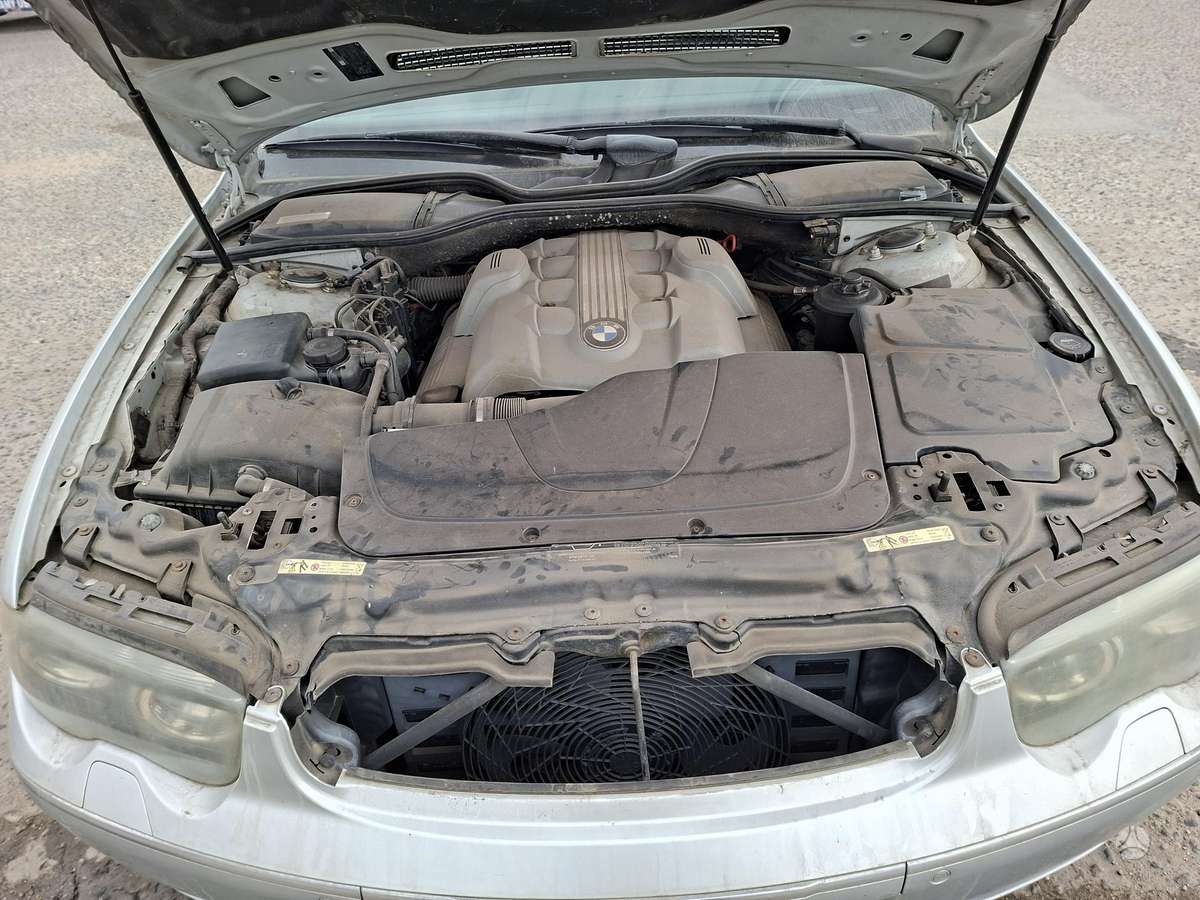 BMW 745, 4.4 l., Седан