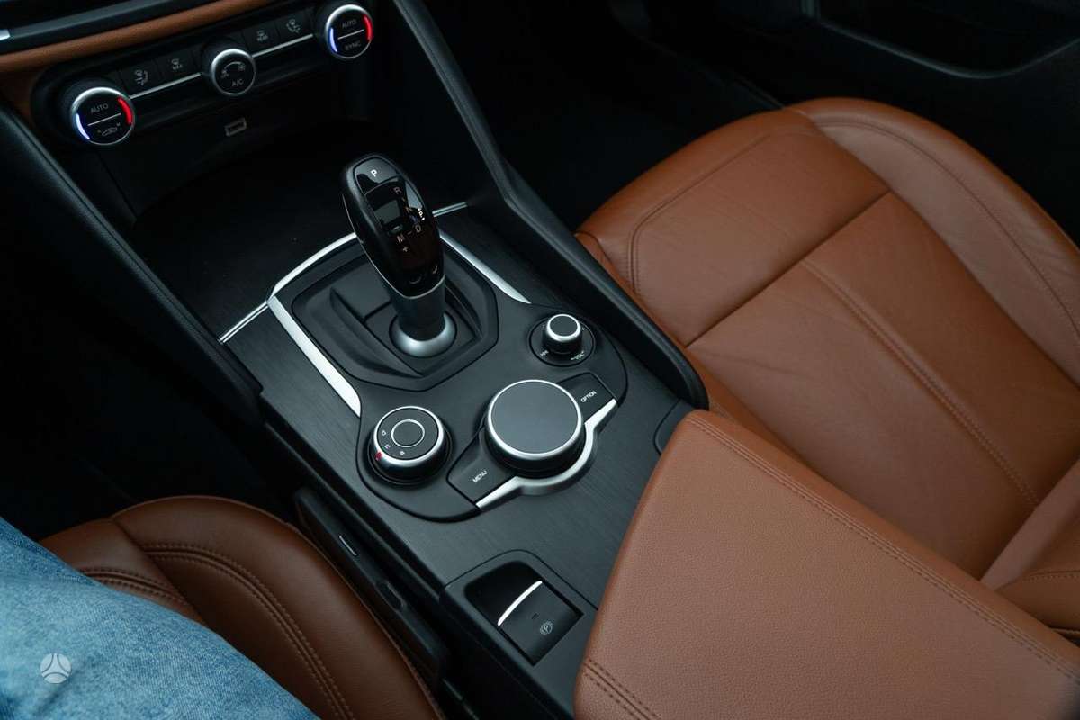 Alfa Romeo Giulia, 2.0 l., Седан