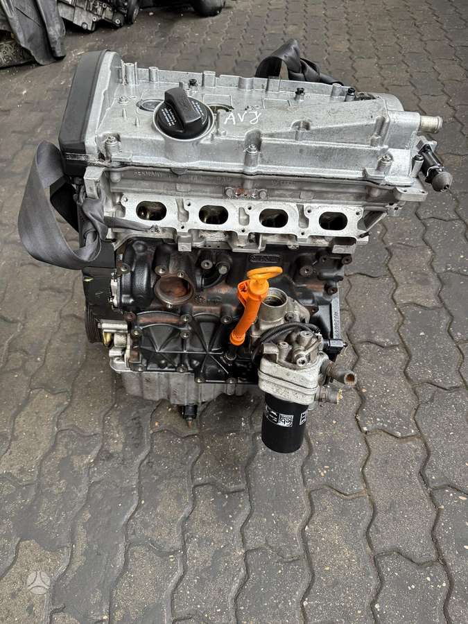 Audi A4, AVJ, dzinējs