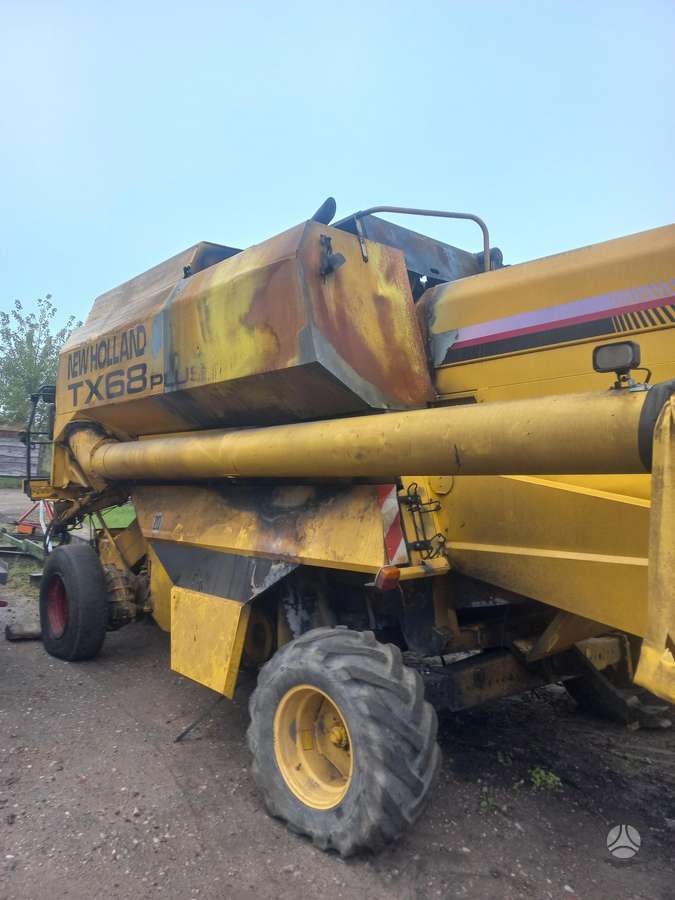 New Holland TX-68 PLIUS