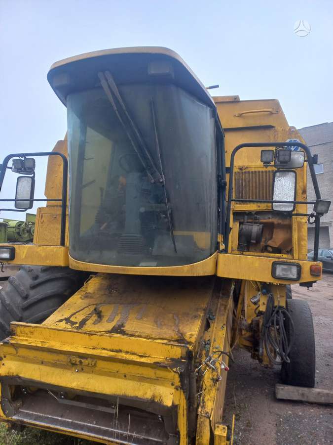 New Holland TX-68 PLIUS