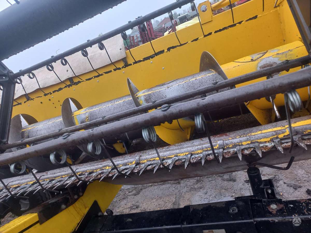 New Holland TX-68 PLIUS
