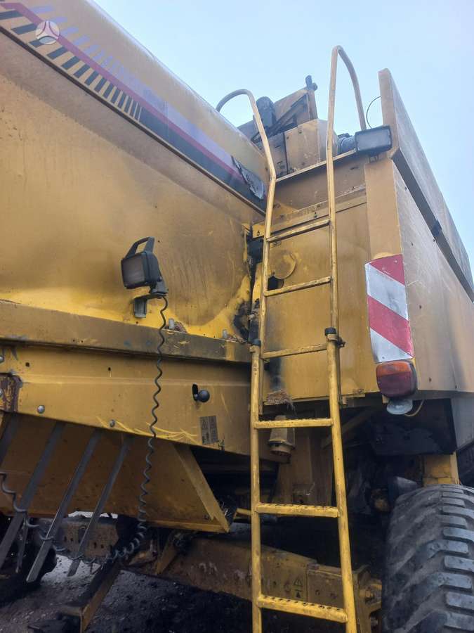New Holland TX-68 PLIUS