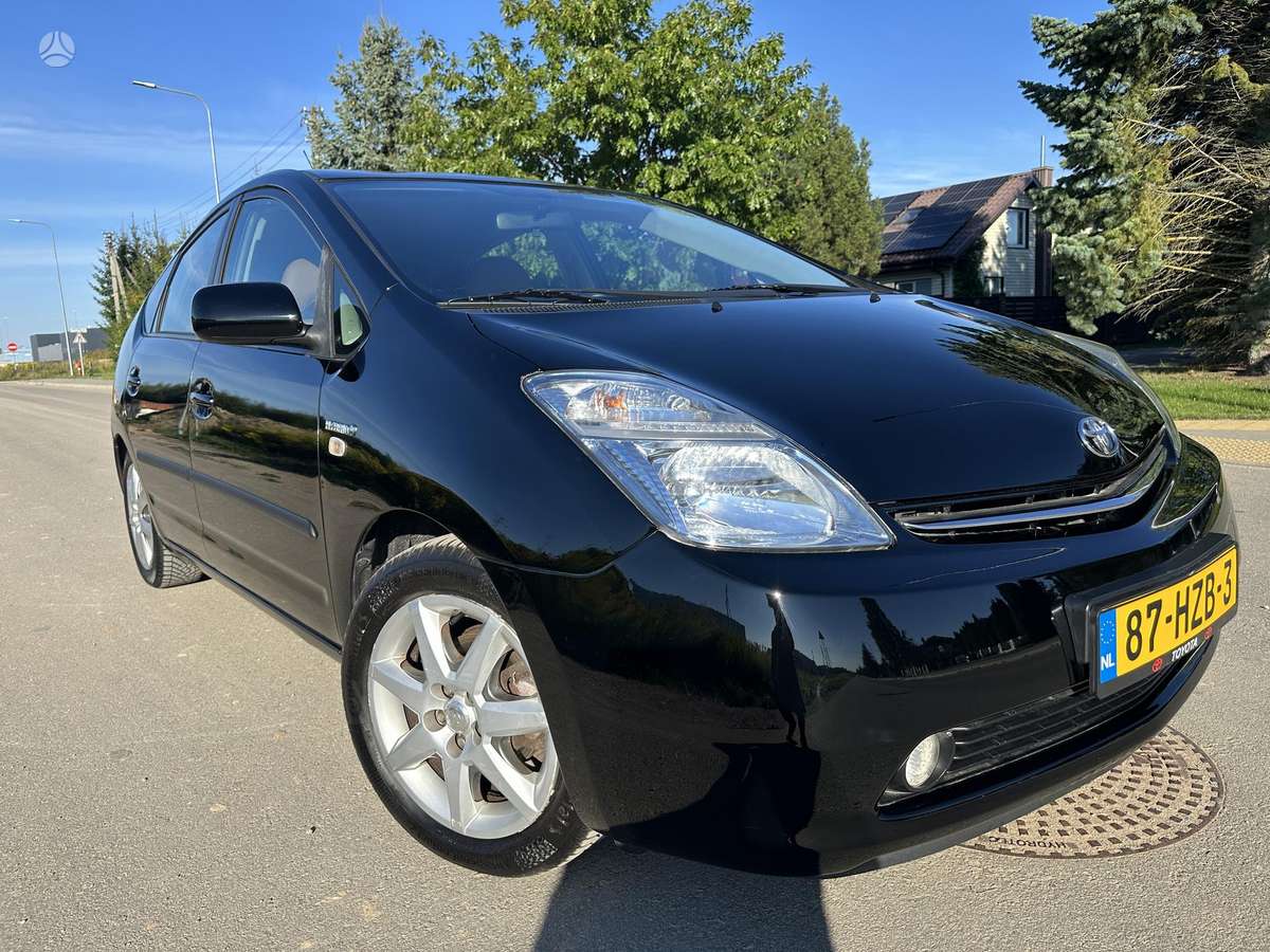 Toyota Prius - 4