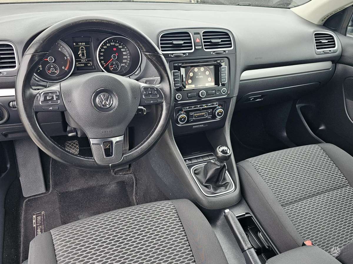 Volkswagen Golf - 8