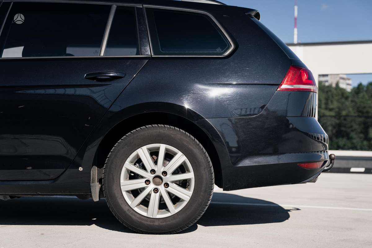 Volkswagen Golf - 6