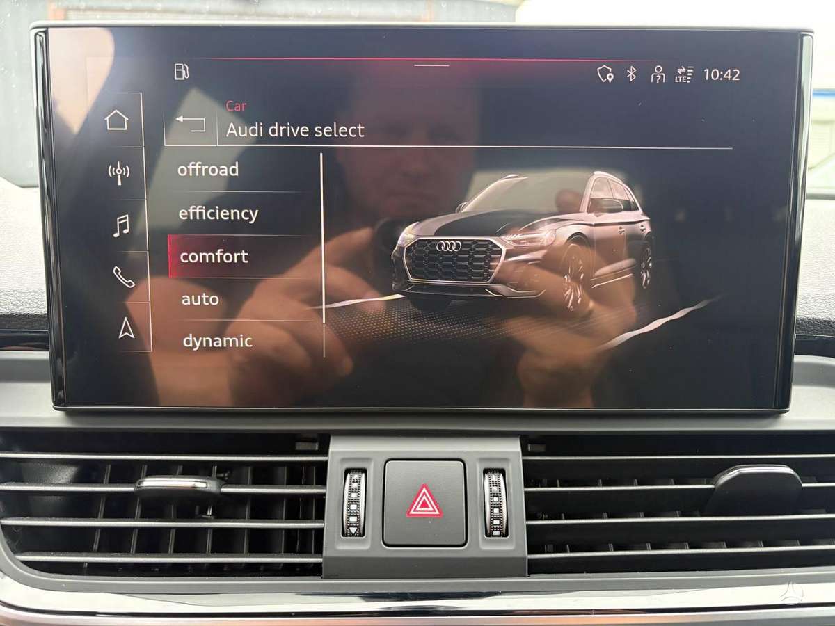 Audi Q5, 2.0 l., off-road / crossover