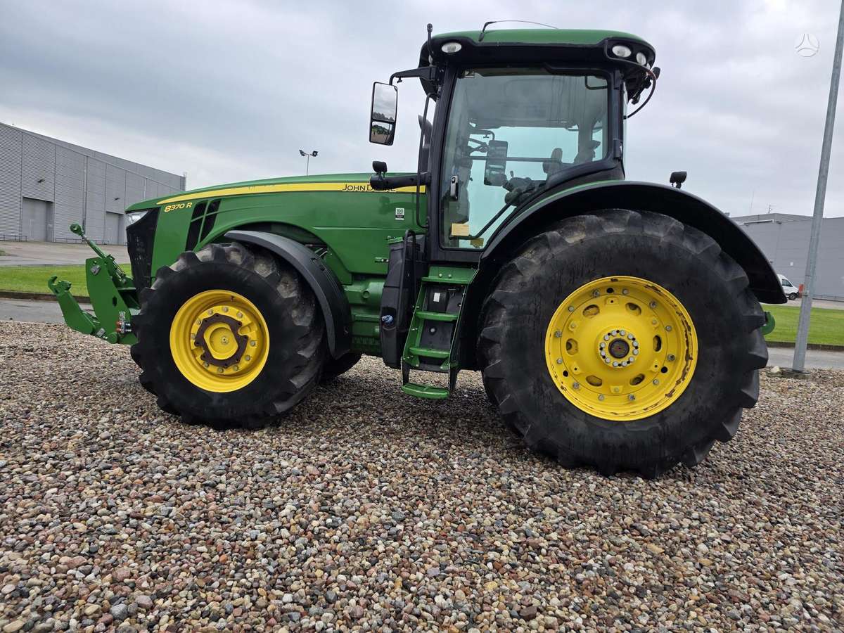 John Deere 8370R, traktoriai