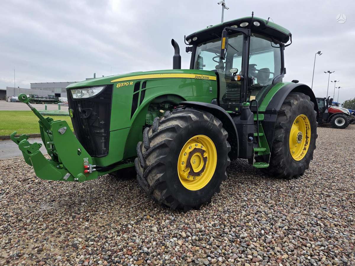 John Deere 8370R, traktoriai