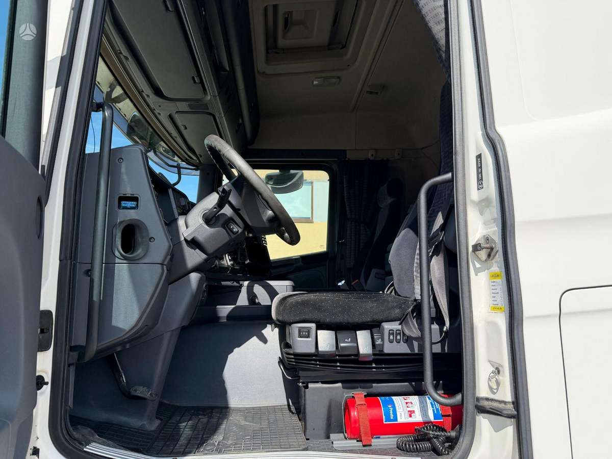 Scania G490, box trucks / box vans