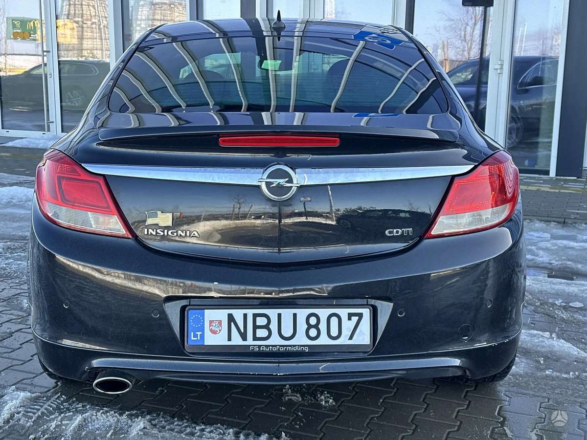 Opel Insignia, 2.0 l., Седан