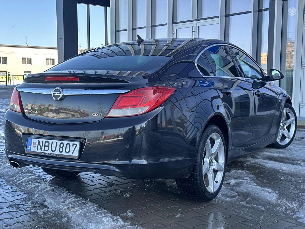 Opel Insignia, 2.0 l., Седан