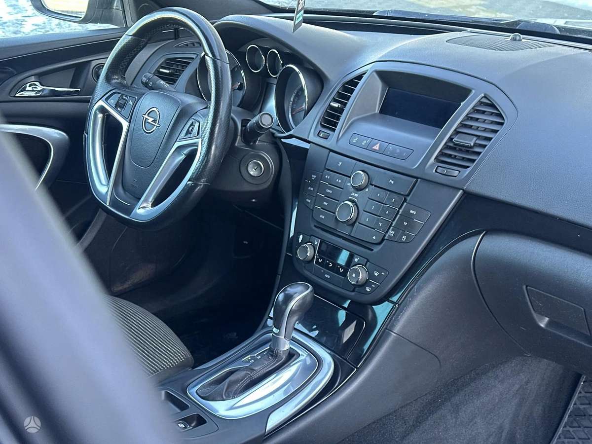Opel Insignia, 2.0 l., Седан