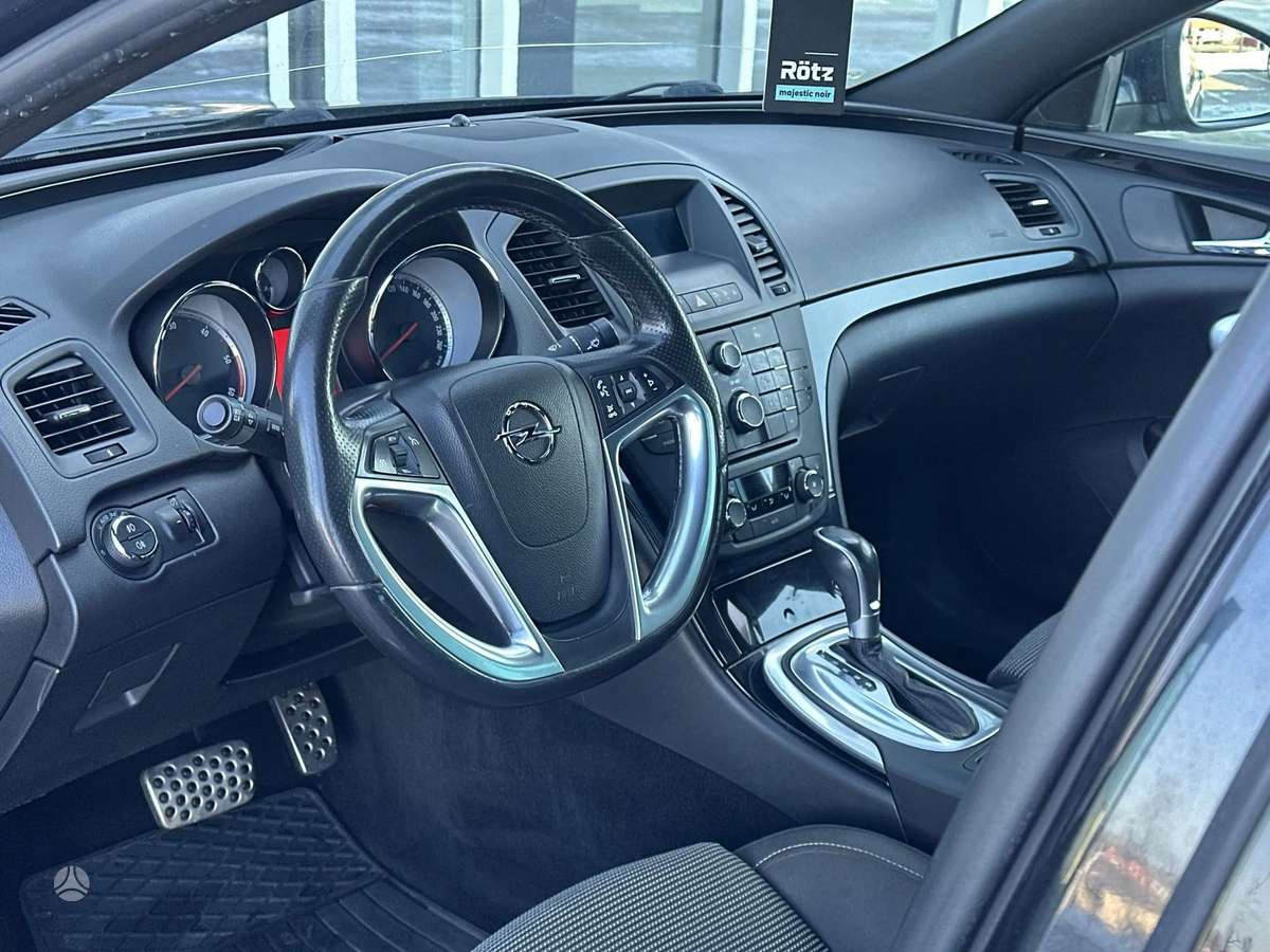 Opel Insignia, 2.0 l., Седан