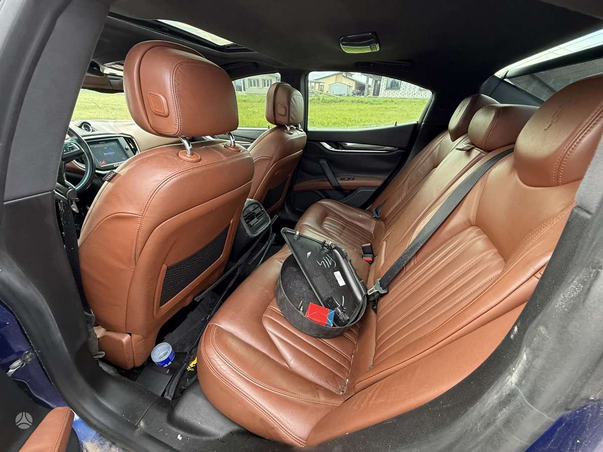 Maserati Ghibli, 3.0 l., saloon / sedan