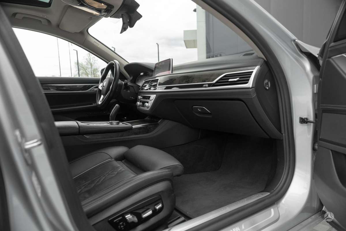 BMW 730, 3.0 l., Седан