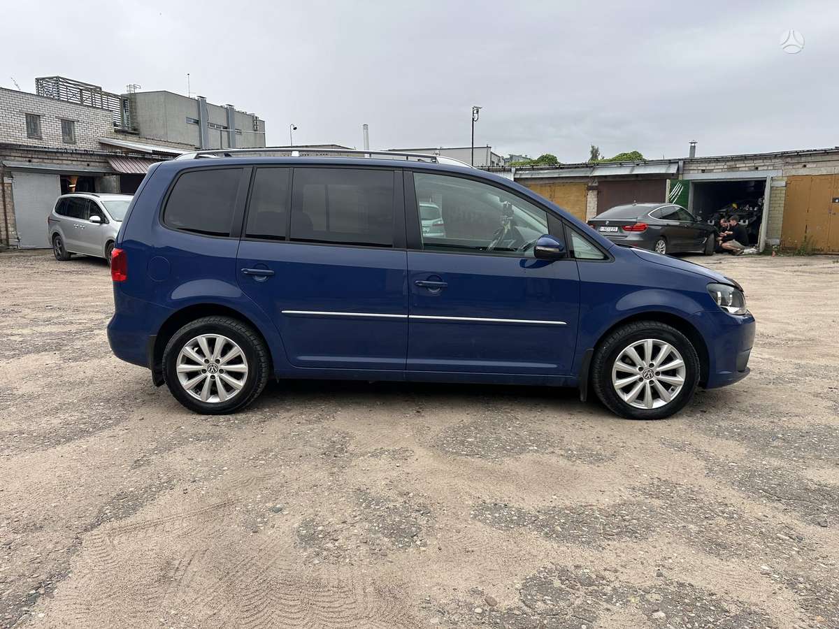 Volkswagen Touran - 4