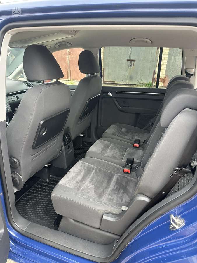Volkswagen Touran - 10
