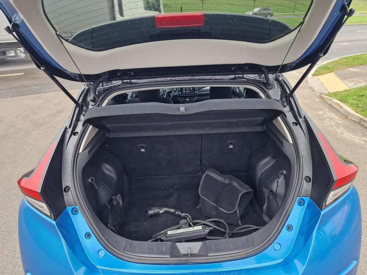 Nissan Leaf, 40 kWh, hatchback