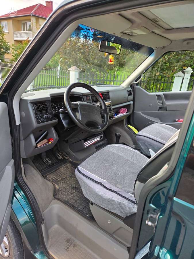 Volkswagen Multivan - 12