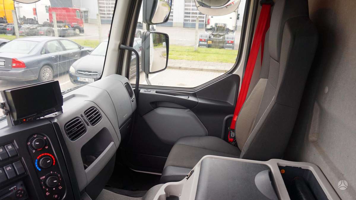 Renault D12 is Prancuzijos, box trucks / box vans
