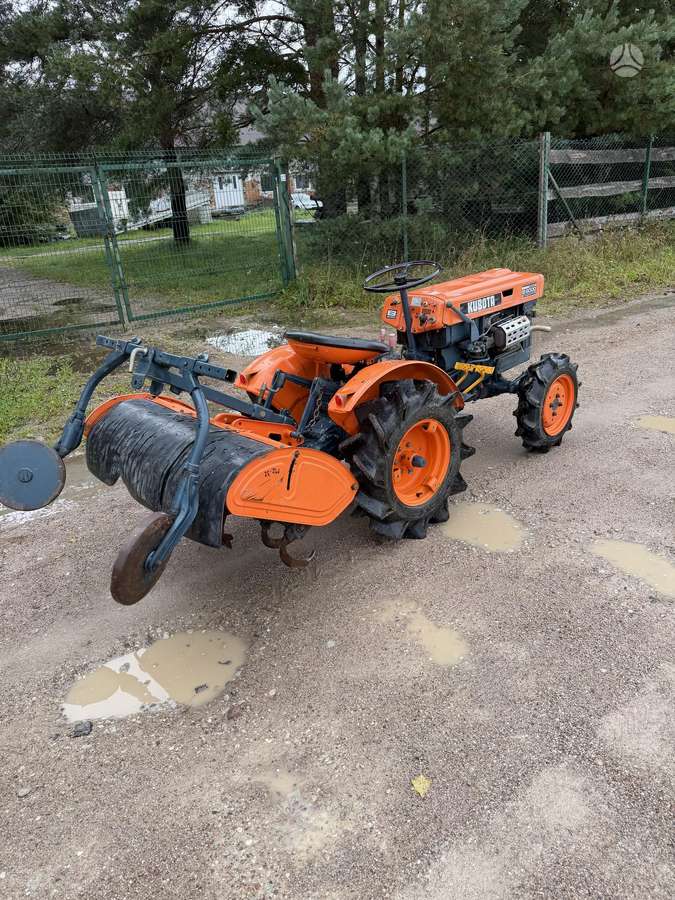 Kubota B6000, traktoriai