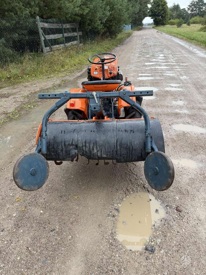 Kubota B6000, traktoriai