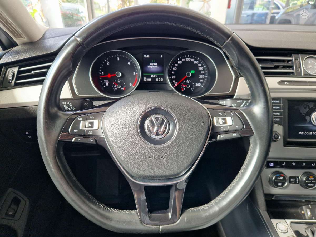 Volkswagen Passat - 8