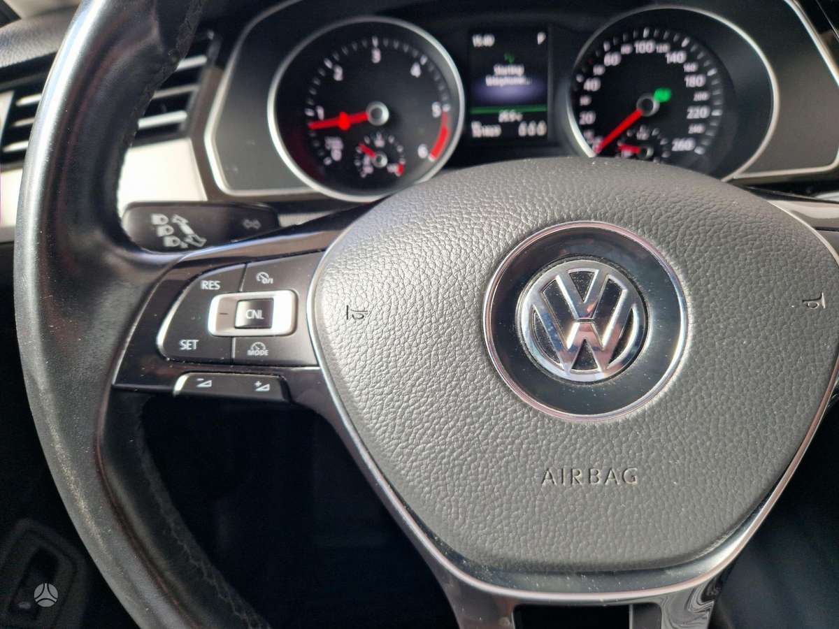 Volkswagen Passat - 9