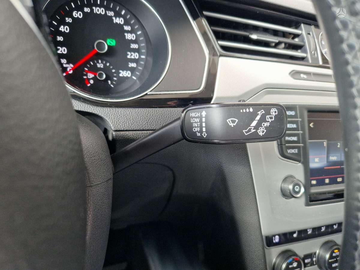 Volkswagen Passat - 12