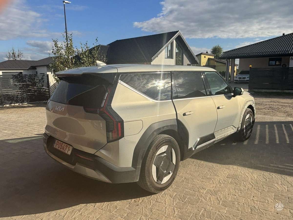 Kia EV9, 76 kWh, off-road / crossover