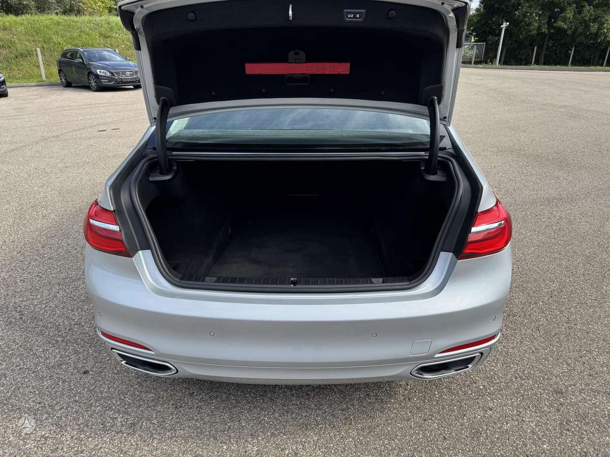 BMW 740, 3.0 l., Седан